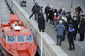Søredningsfartøjet Naja fra inspektionsskibet Ejnar Mikkelsen