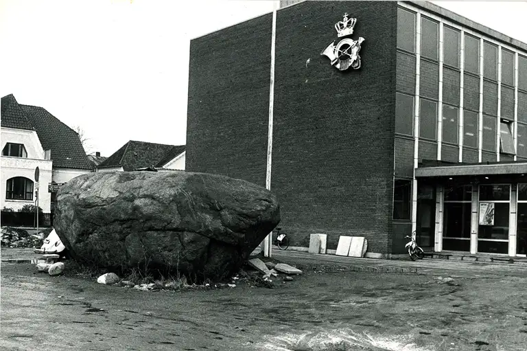 Dynen foran Posthuset i 1975