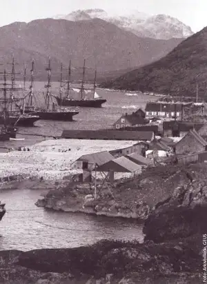 Skibe 1898 langs kysten ved kryolitminen