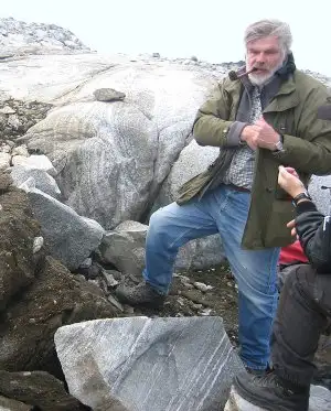 Modtageren af Danmarks Geologipris 2010, seniorforsker Troels F. D. Nielsen i felten i Grønland, hvor han virkelig er i sit es