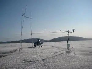 Foto af automatisk målestation i Sydgrønland