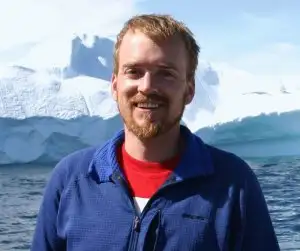 Forskningsprofessor i glaciologi Jason Box fra GEUS skal fortælle om forskningen på Indlandsisen i Grønland om bord på Tænketoget, som kører fra Oslo til Trondheim den 24. september.