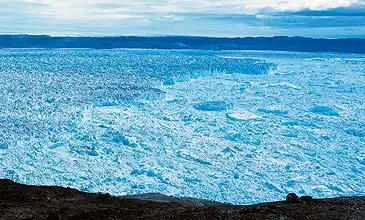 Gletsjerfronten af Sermeq Kujalleq i bunden af isfjorden - set fra nord