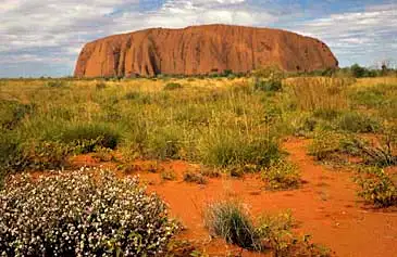 Ayers Rock (ogs&aring; kaldet Uluru) i det centrale Australien er optaget p&aring; Verdensarvslisten.