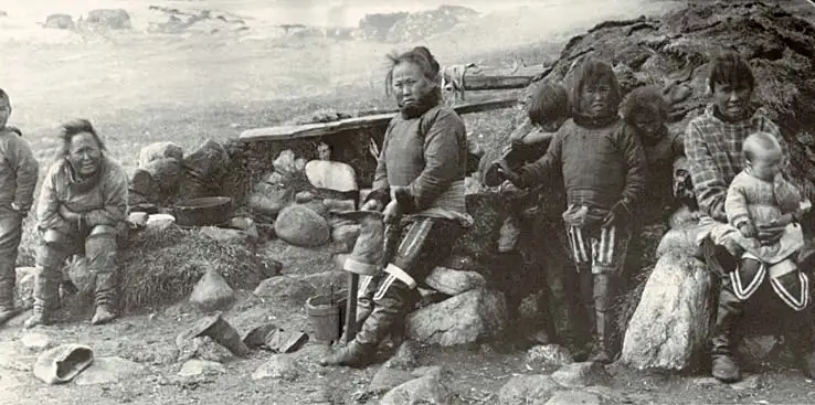 Inuit ved deres vinterhus.